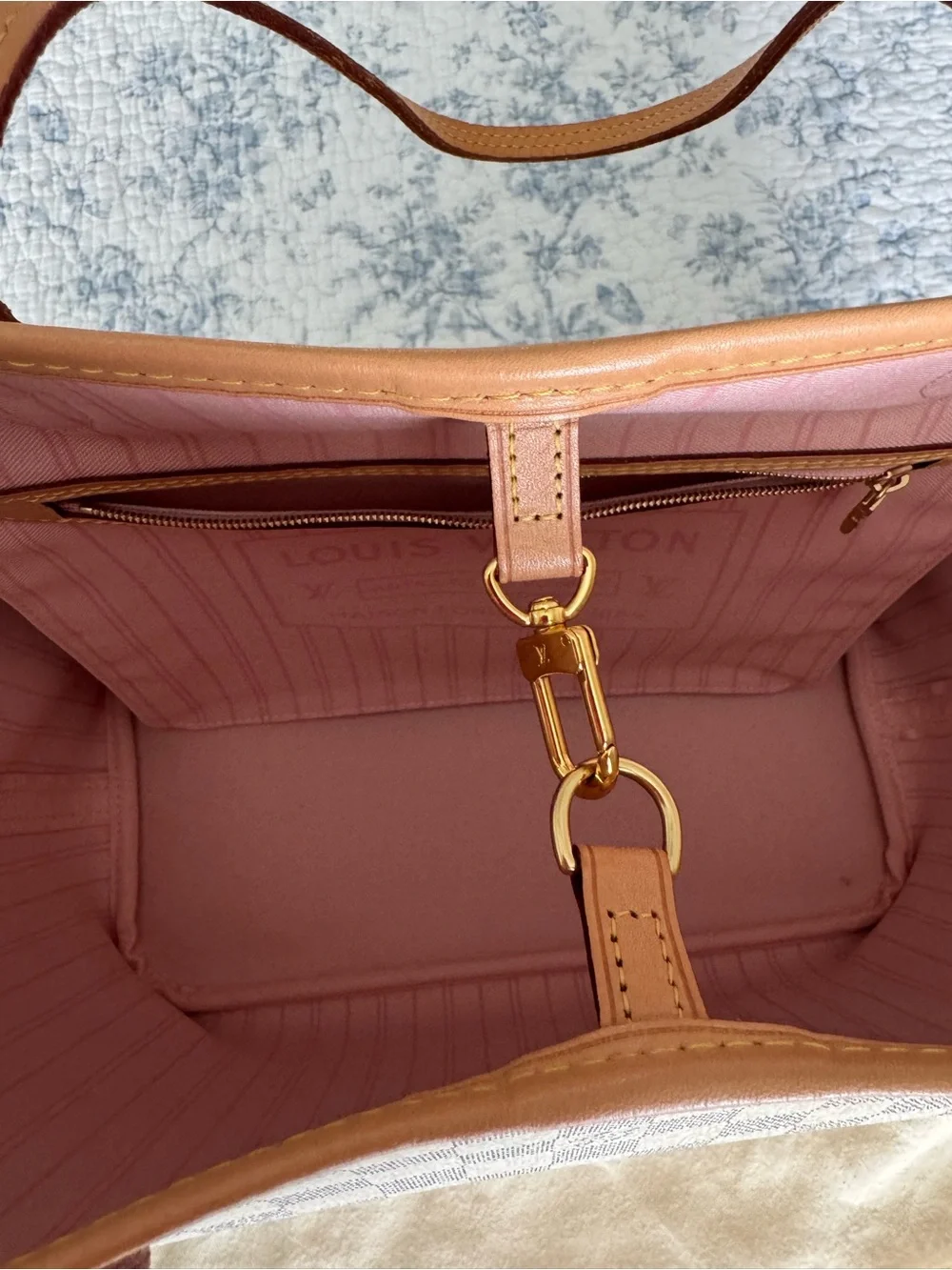 Louis Vuitton Neverfull MM Tote in Damier Azur with Rose Ballerine Interior